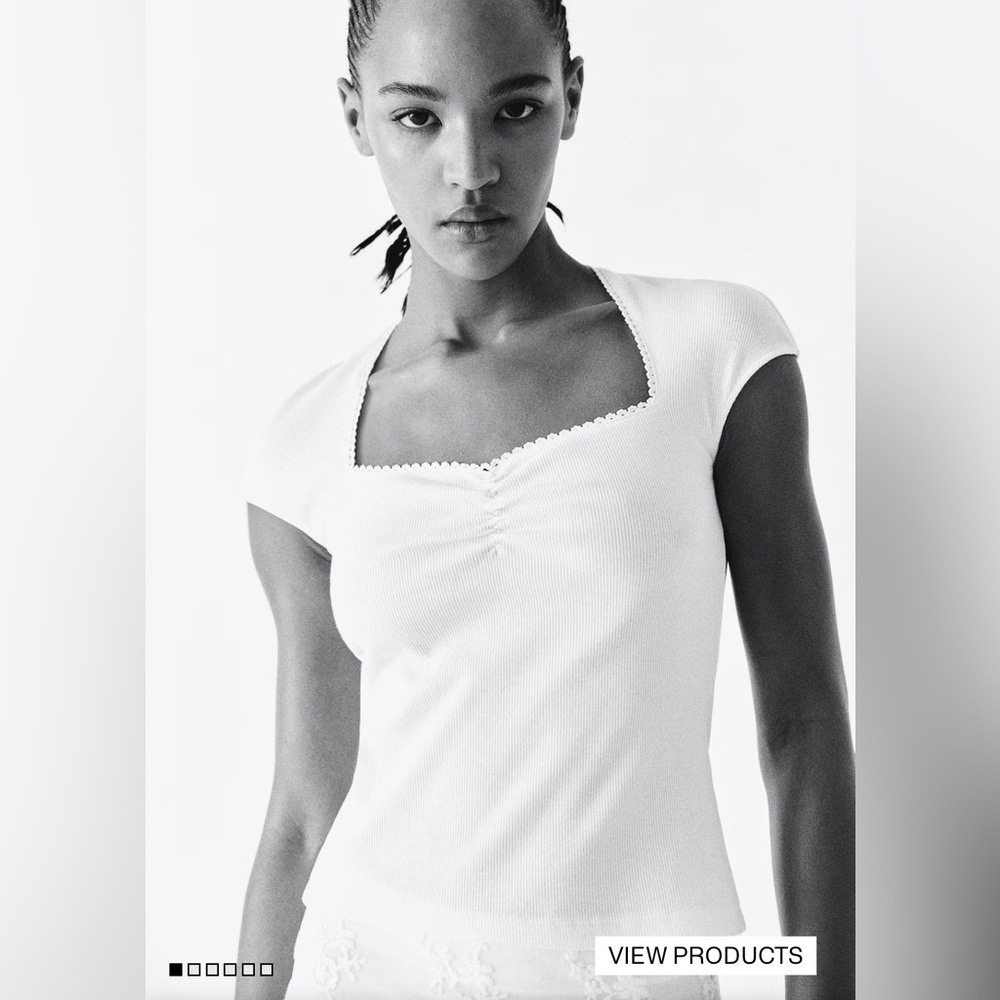 RIBBED SWEETHEART-NECK TOP